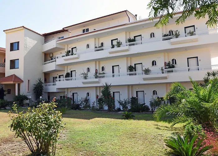 Lyristis Dinos & Hotel de apartamente 3*