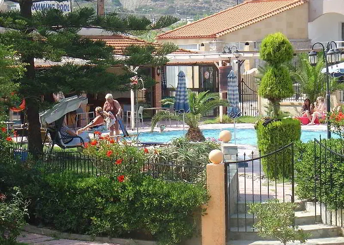 Lyristis Dinos & Hotel de apartamente Faliraki