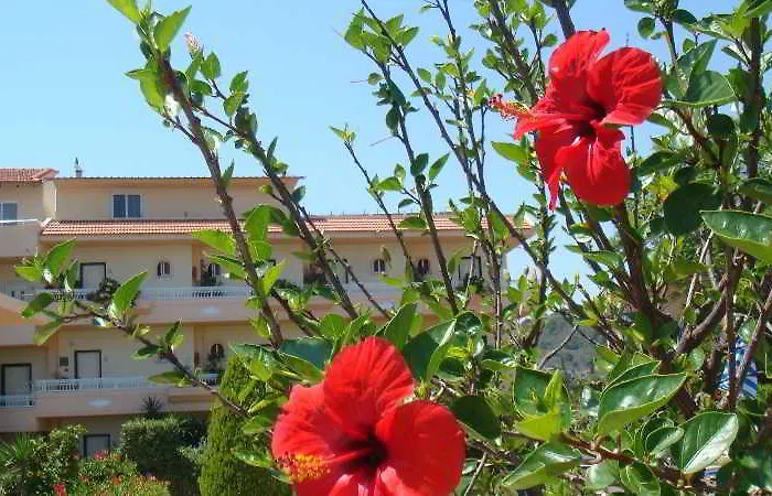 Lyristis Dinos & Hotel de apartamente Faliraki