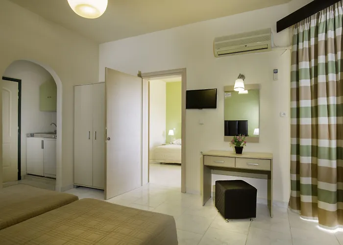 Hotel de apartamente Lyristis Dinos & 3*