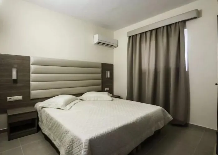 Lyristis Dinos & Hotel de apartamente Faliraki