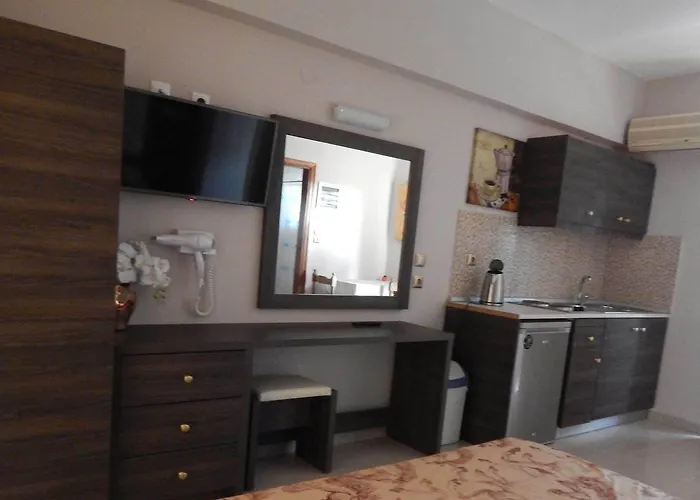 Hotel de apartamente Lyristis Dinos & 3*