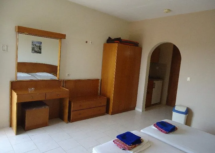 Hotel de apartamente Lyristis Dinos &