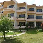 Lyristis Dinos & Hotel de apartamente