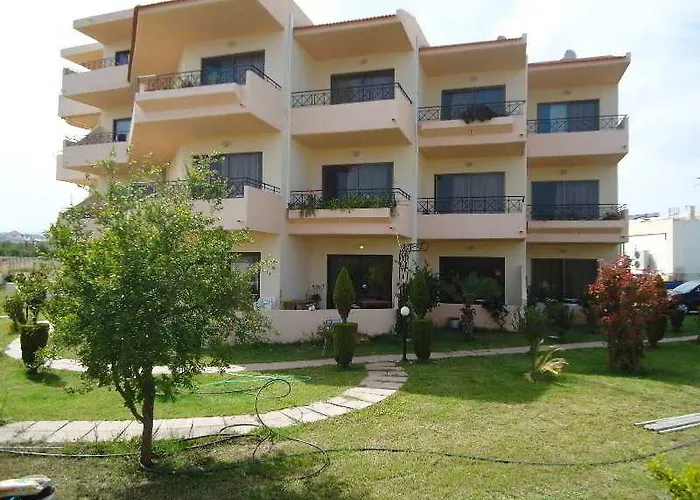 Lyristis Dinos & Lägenhetshotell