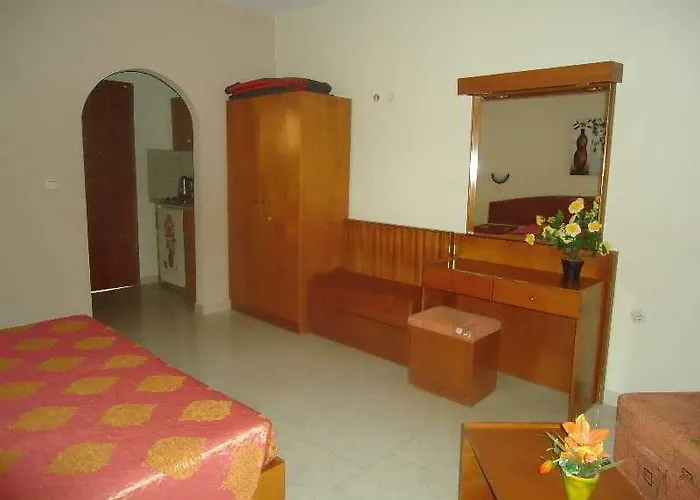 Lyristis Dinos & 3* Faliraki