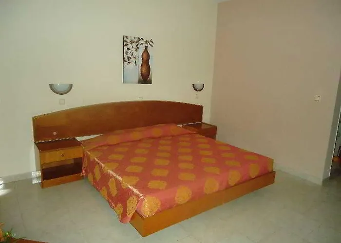 Lyristis Dinos & Lägenhetshotell Faliraki