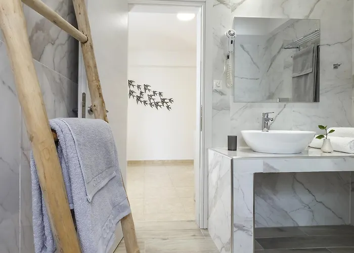 Lyristis Dinos & Lägenhetshotell Faliraki