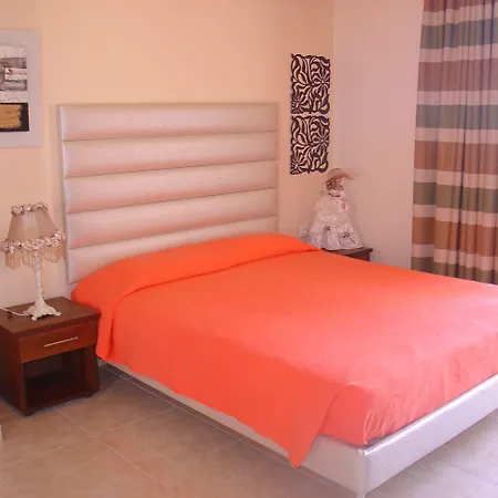 Lyristis Dinos & 3* 法里拉基