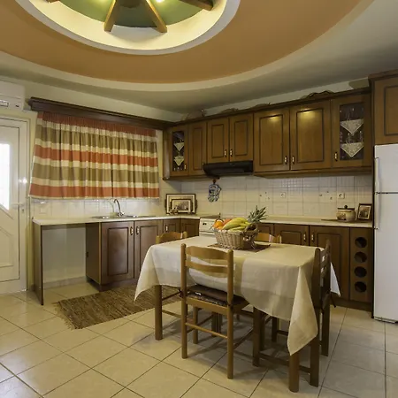 Lyristis Dinos & 公寓式酒店 3*