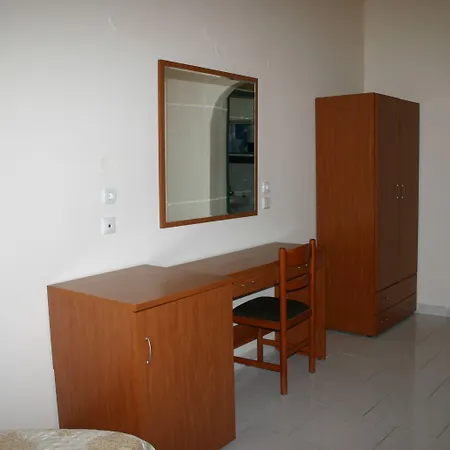 Lyristis Dinos & Aparthotel 3*