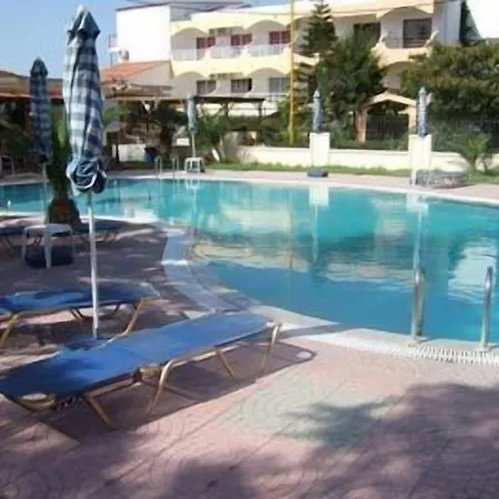 Lyristis Dinos & 3* 法里拉基