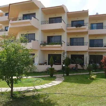 Lyristis Dinos & Aparthotel