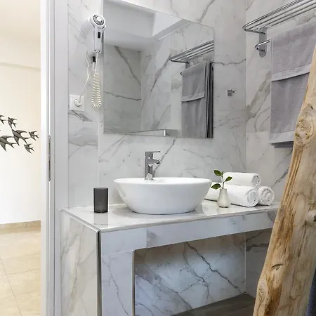 Lyristis Dinos & Aparthotel 3*