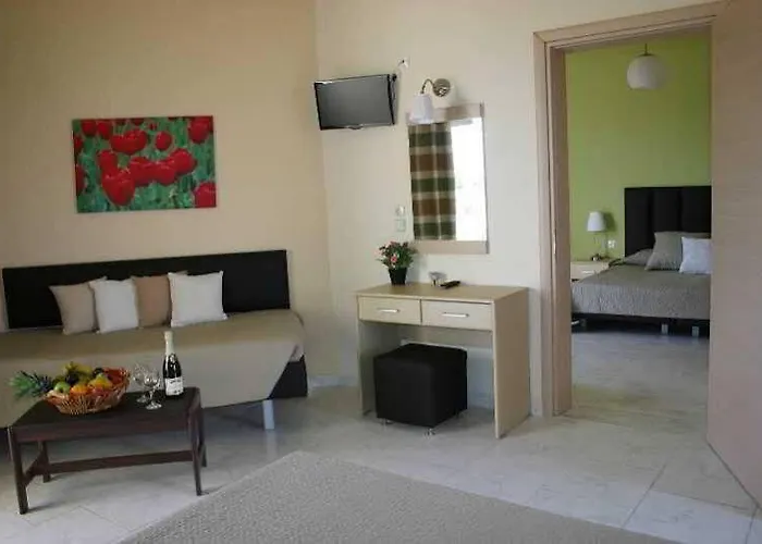 Lyristis Dinos & Apart-hotel