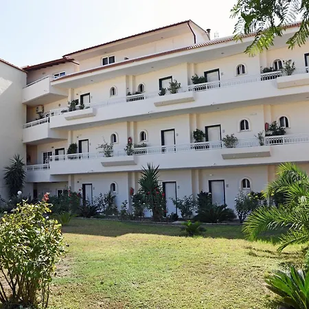 Lyristis Dinos & Aparthotel 3*