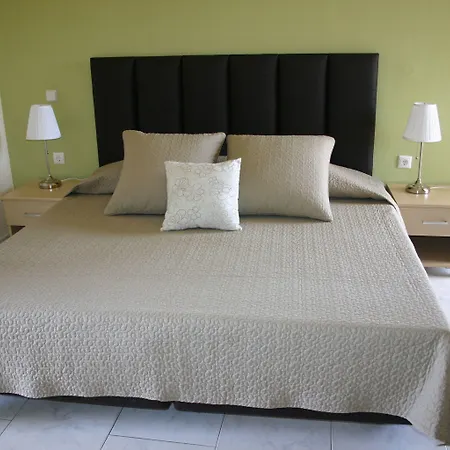 Lyristis Dinos & Aparthotel 3*