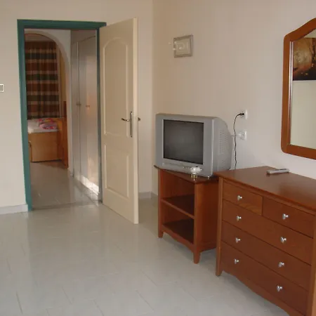 Lyristis Dinos & Aparthotel 3*