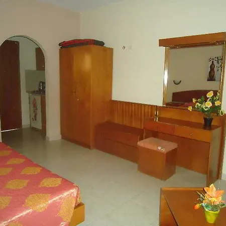 Lyristis Dinos & 3* Faliraki