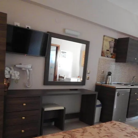 Aparthotel Lyristis Dinos & 3*